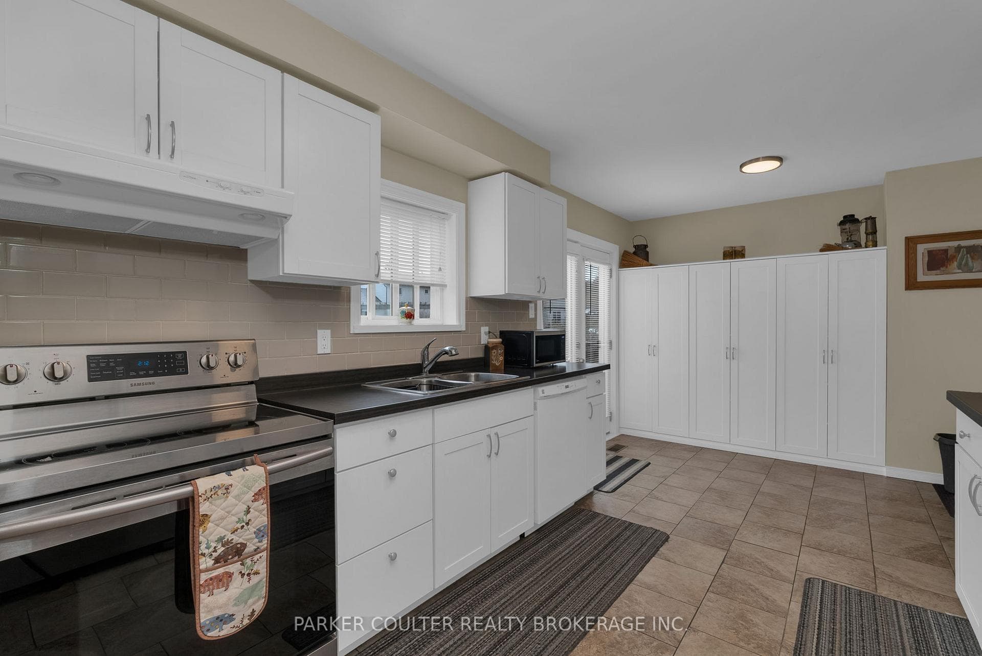 48 Darren Drive photo 9