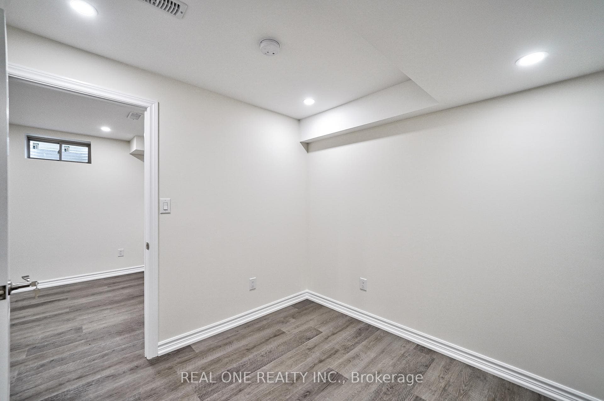 4 Mclaren Avenue photo 31