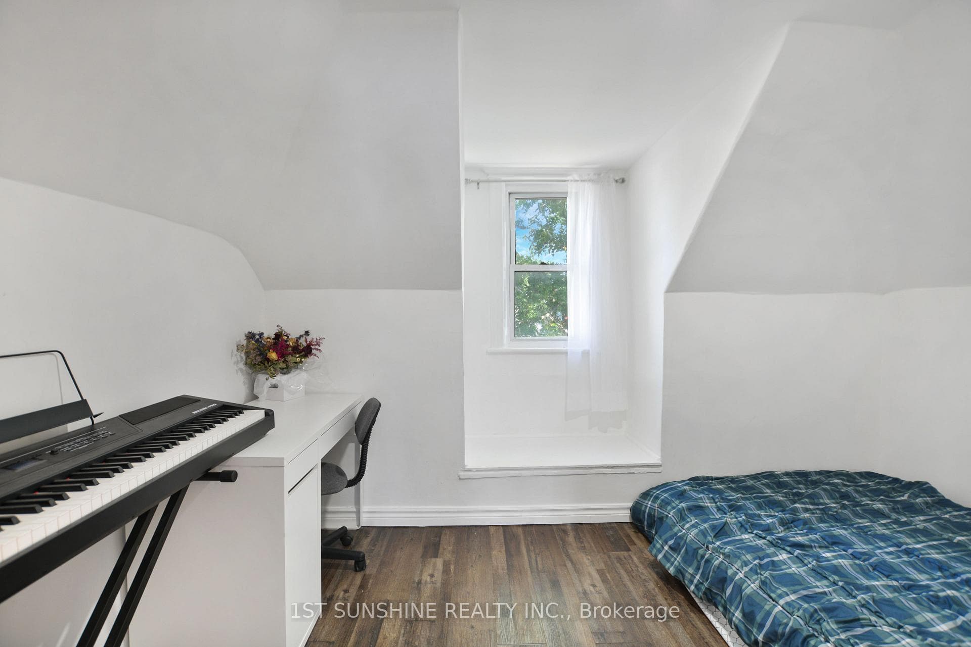 61 Broadway Avenue photo 11
