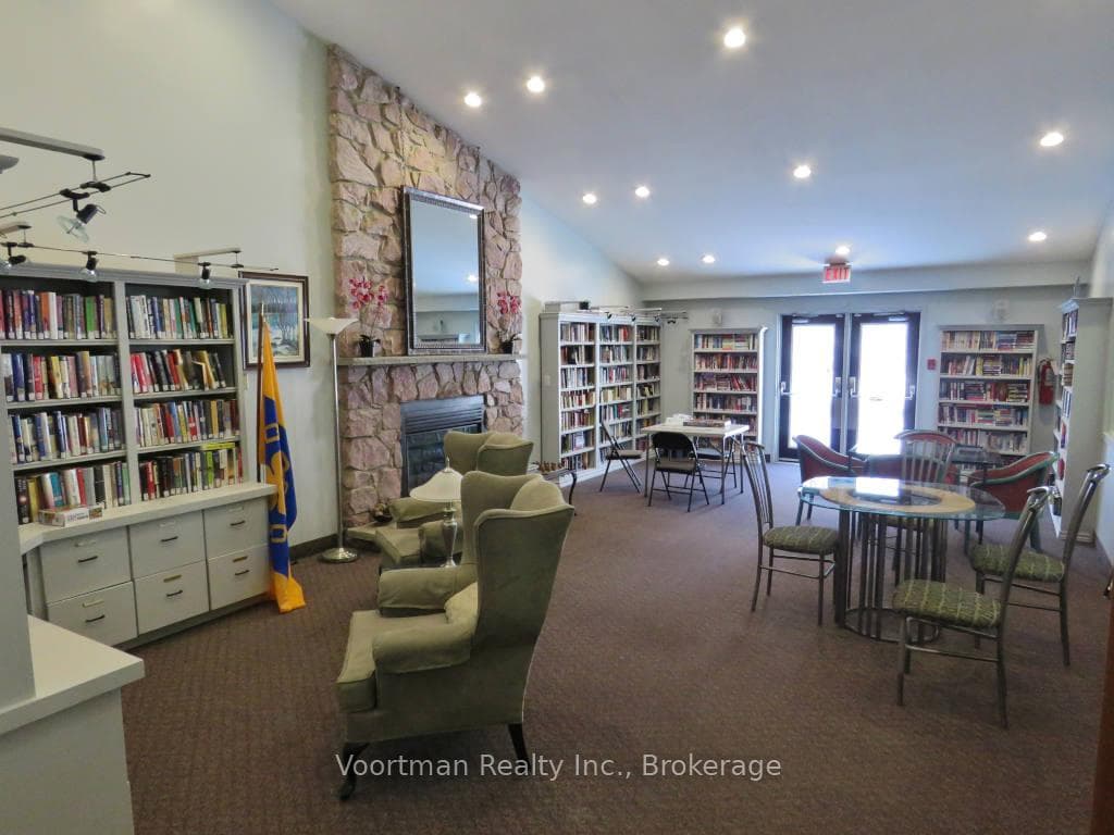 98 Silverbirch Boulevard Unit 20 photo 28