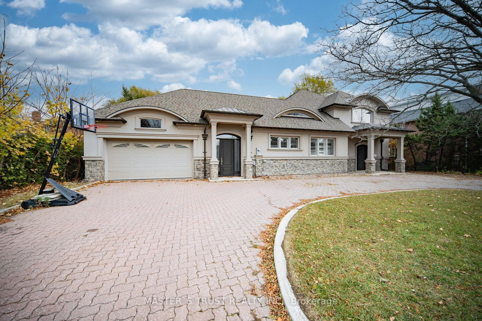 17 Pearson Avenue photo 1