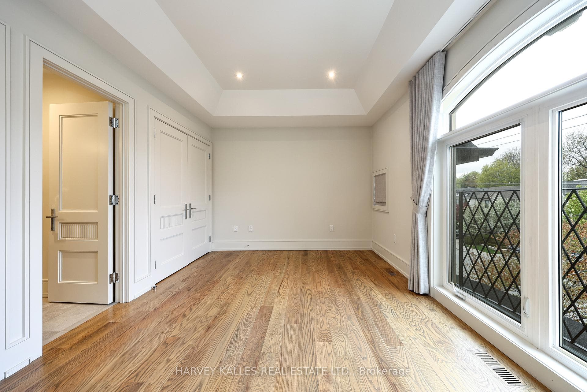 261 Brooke Avenue photo 35