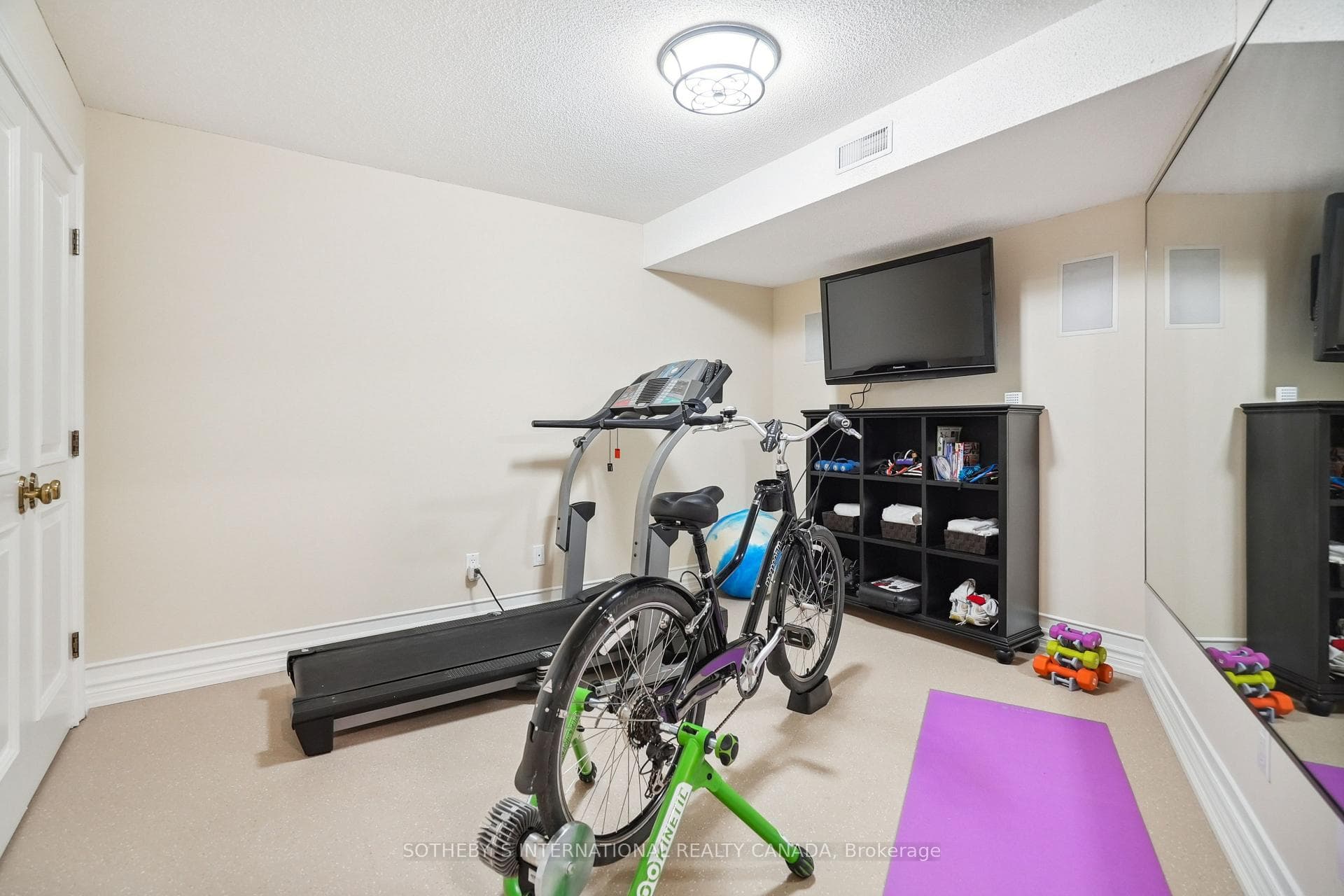 1662 Valley Close photo 30