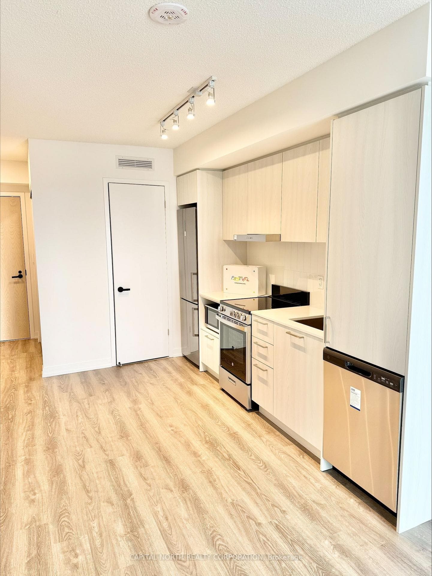 195 Commerce Street Unit 3910 photo 6