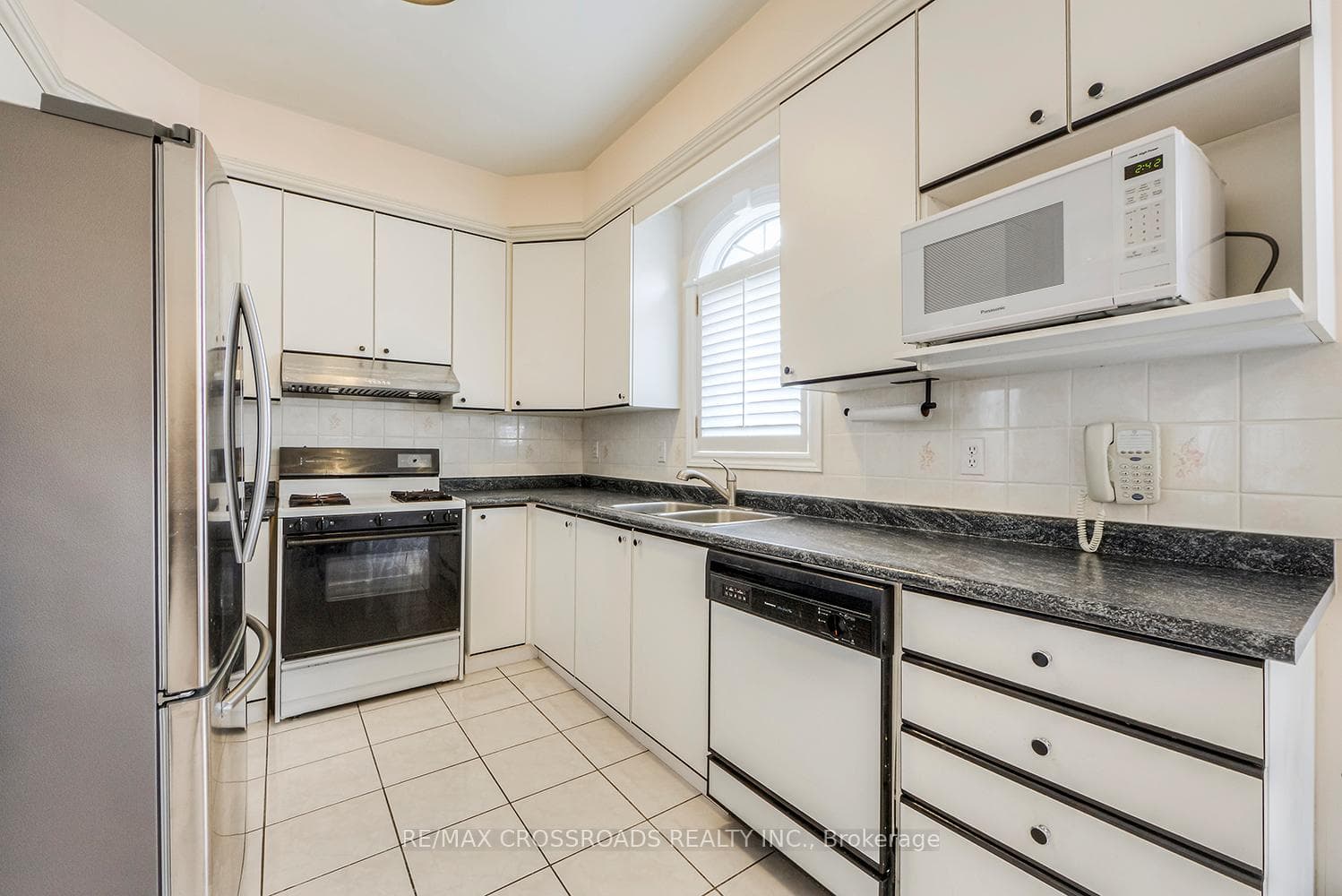 238 Highglen Avenue photo 19