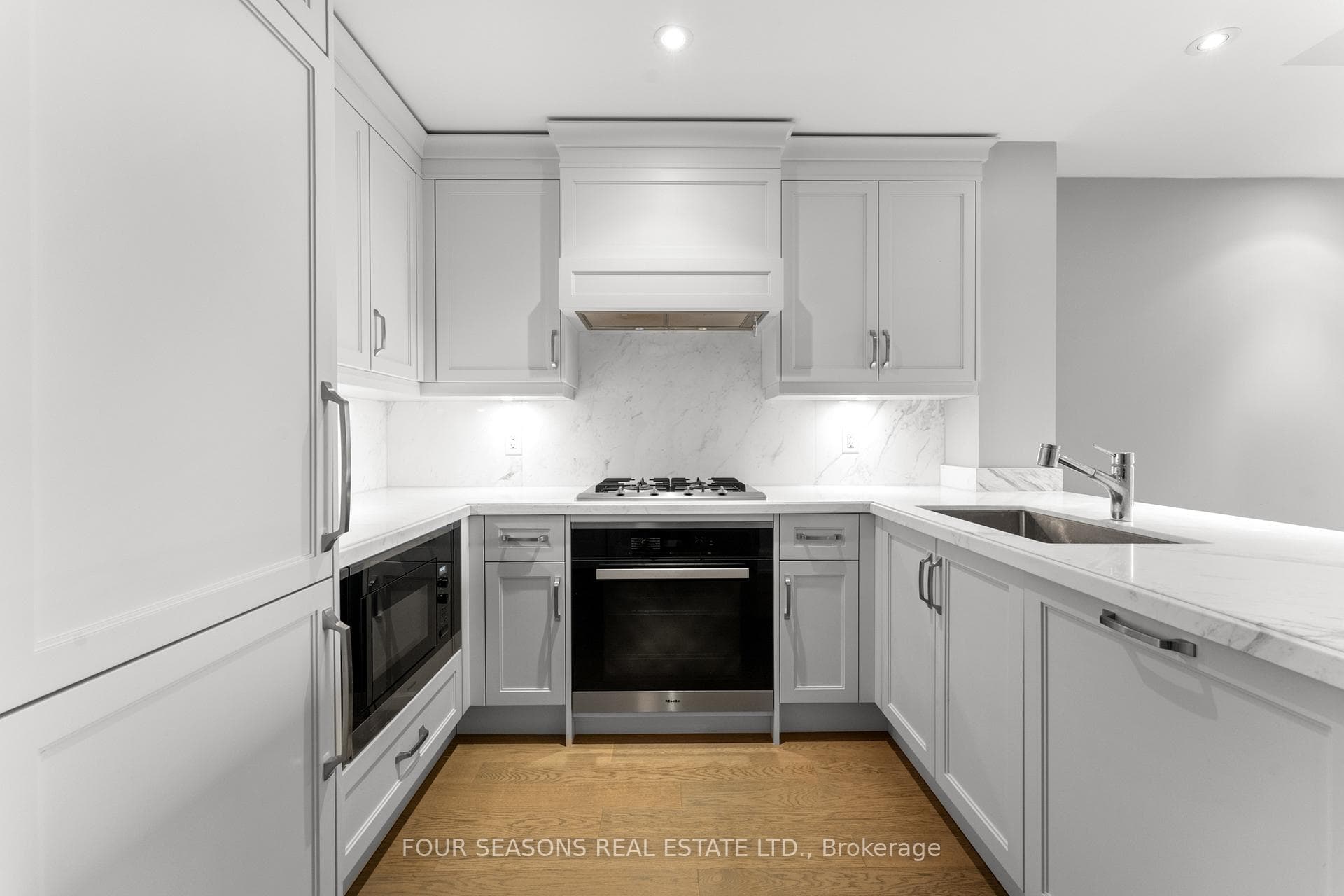 181 Davenport Road Unit 507 photo 2