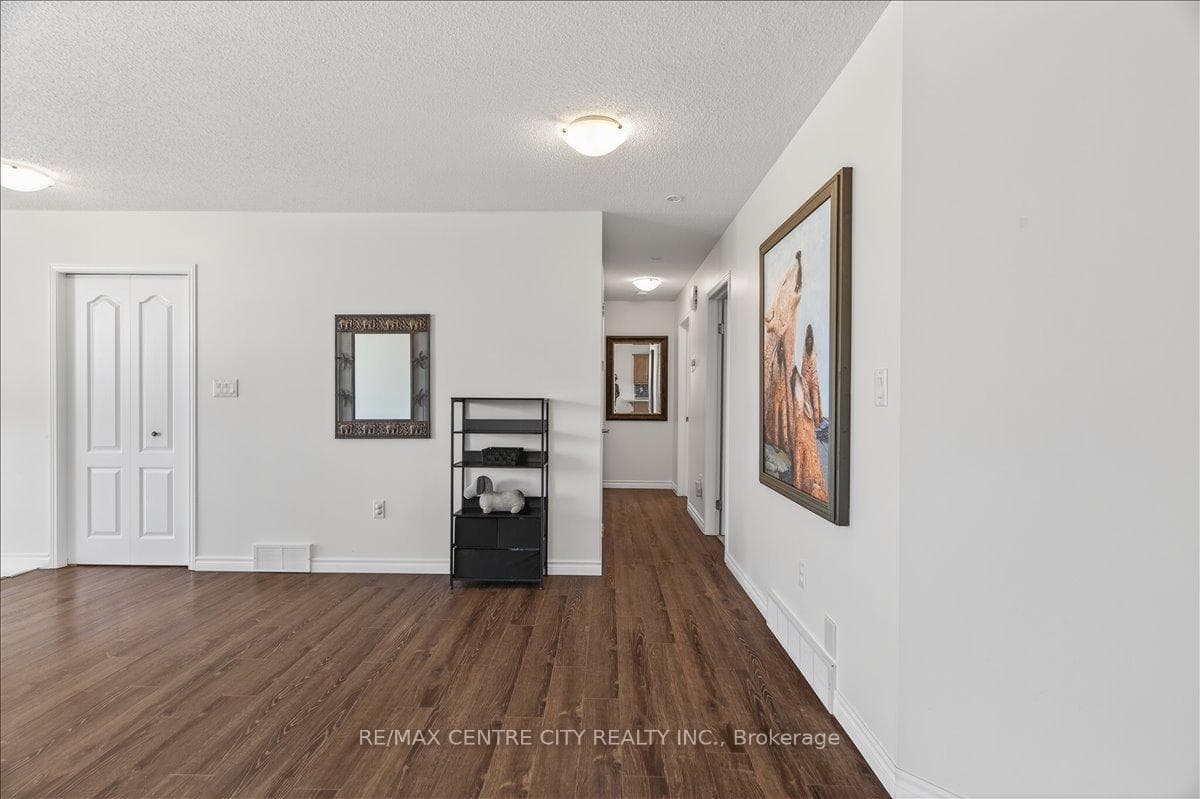 71 Middlesex Drive photo 15