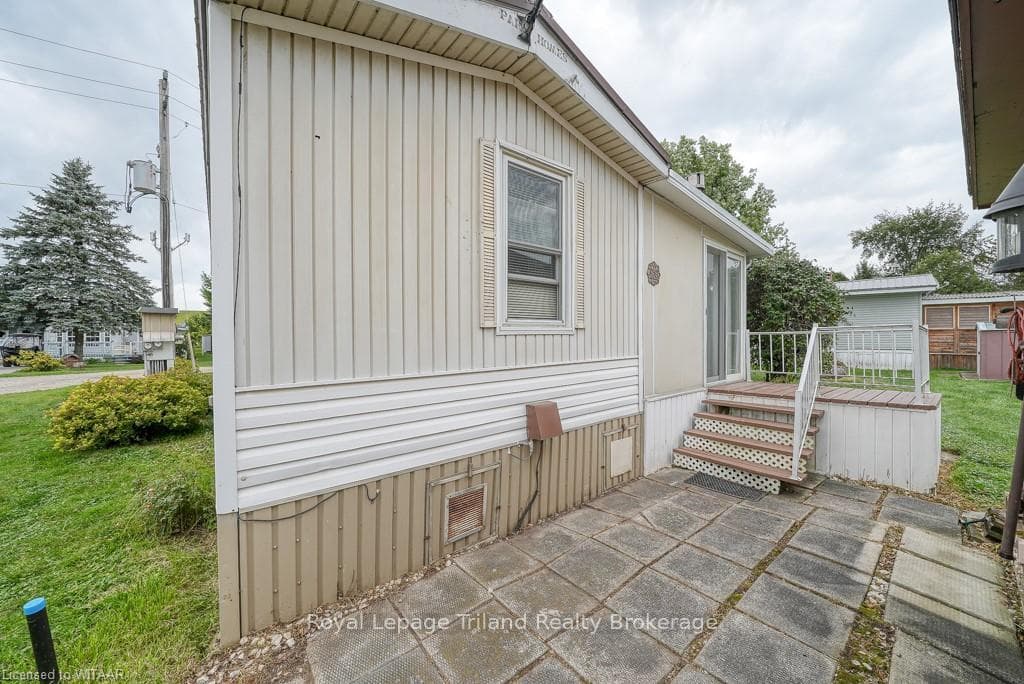 495856 10TH Line Unit 20 photo 24