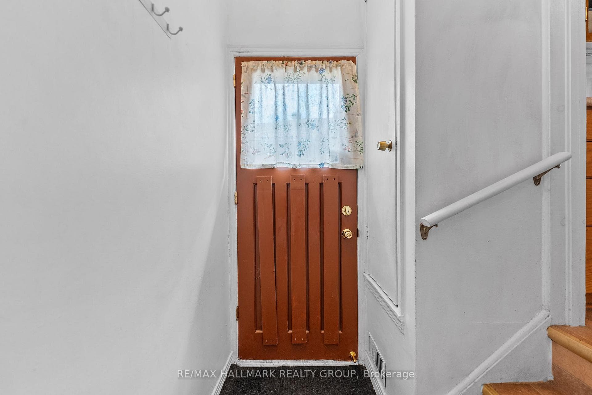 2075 Neepawa Avenue photo 40