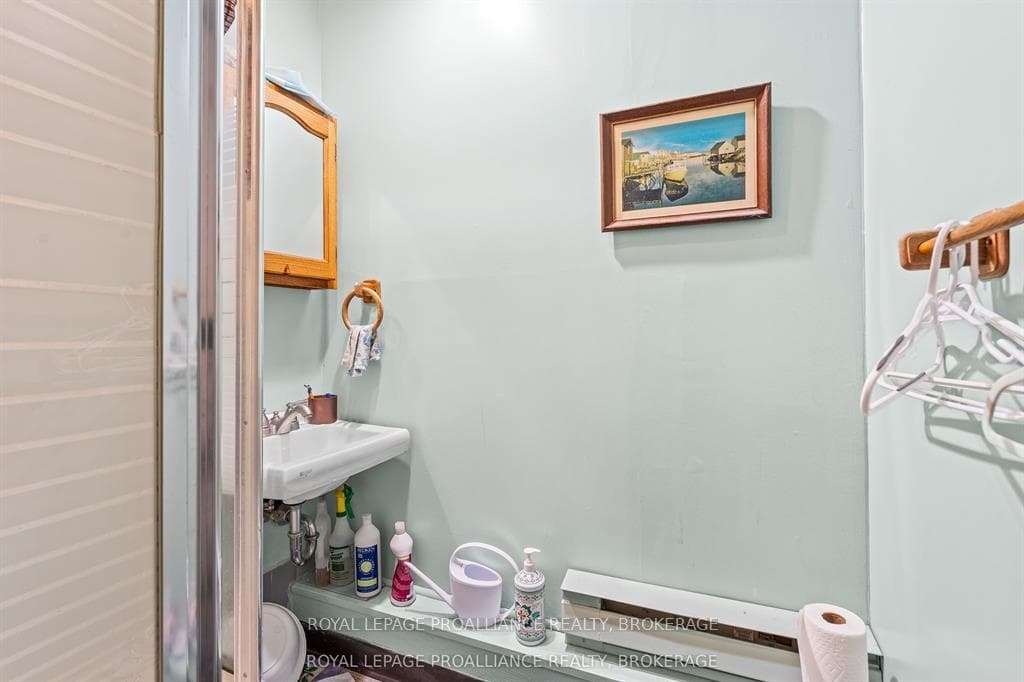 270 Wellington Street photo 9