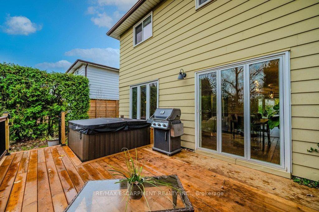 1268 Consort Crescent photo 34