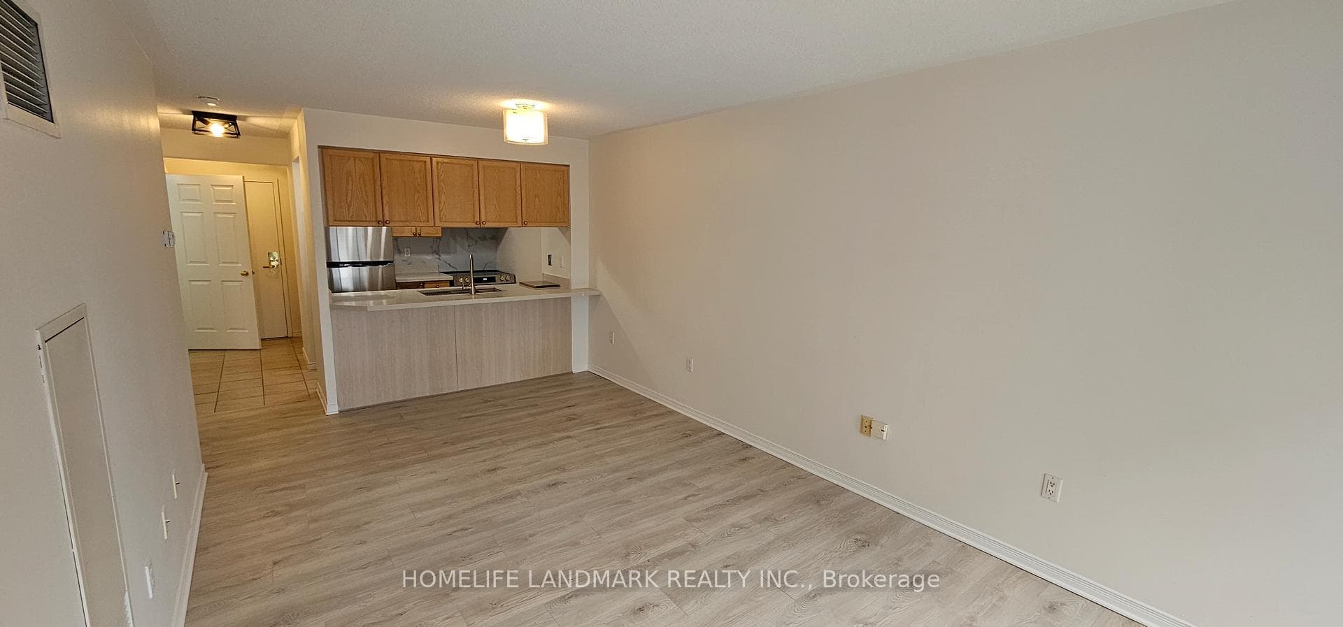 887 Bay Street Unit 1402 photo 9