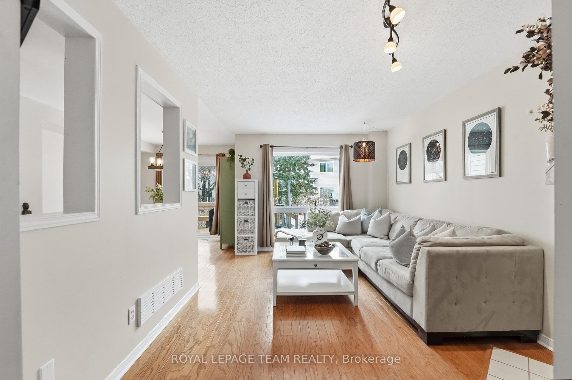11 Furlong Crescent photo 6
