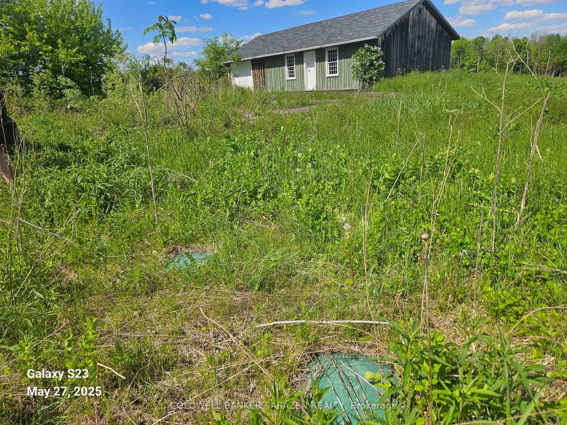 Front of 20 x 40 garage - septic location bottom