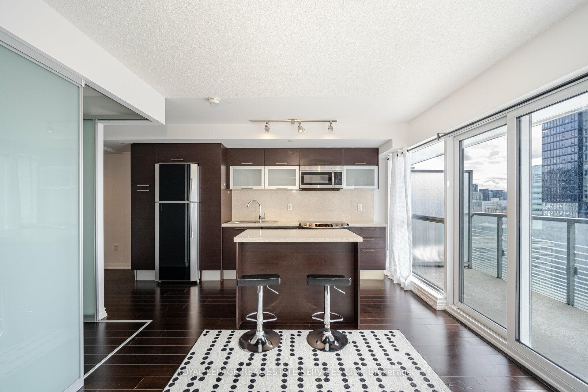 386 Yonge Street Unit 2714 photo 11