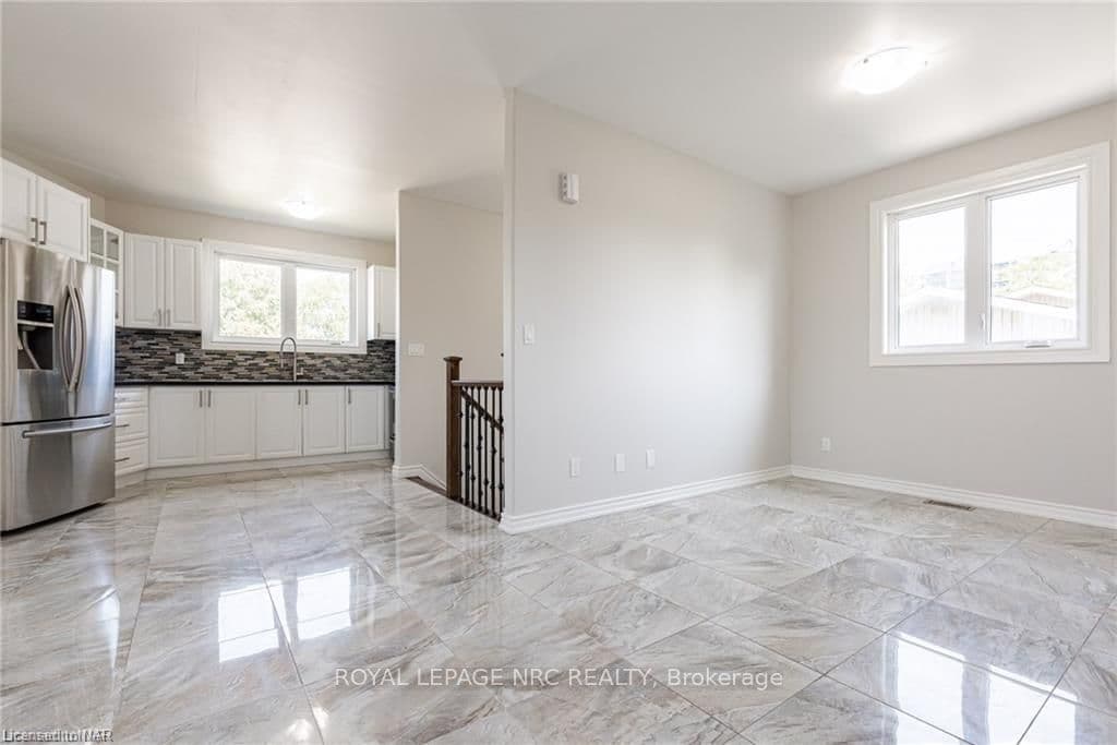15 BELTON Boulevard Unit Main photo 4