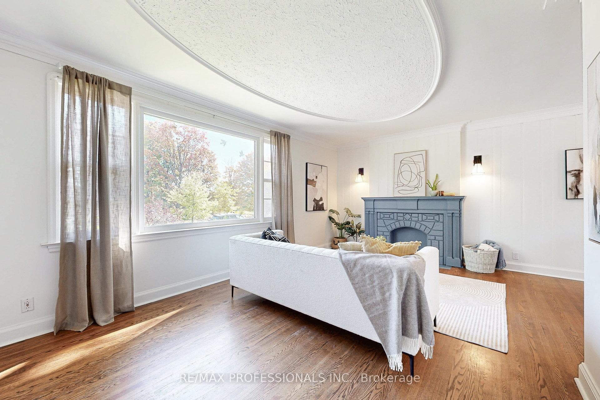 146 Pinegrove Avenue photo 4
