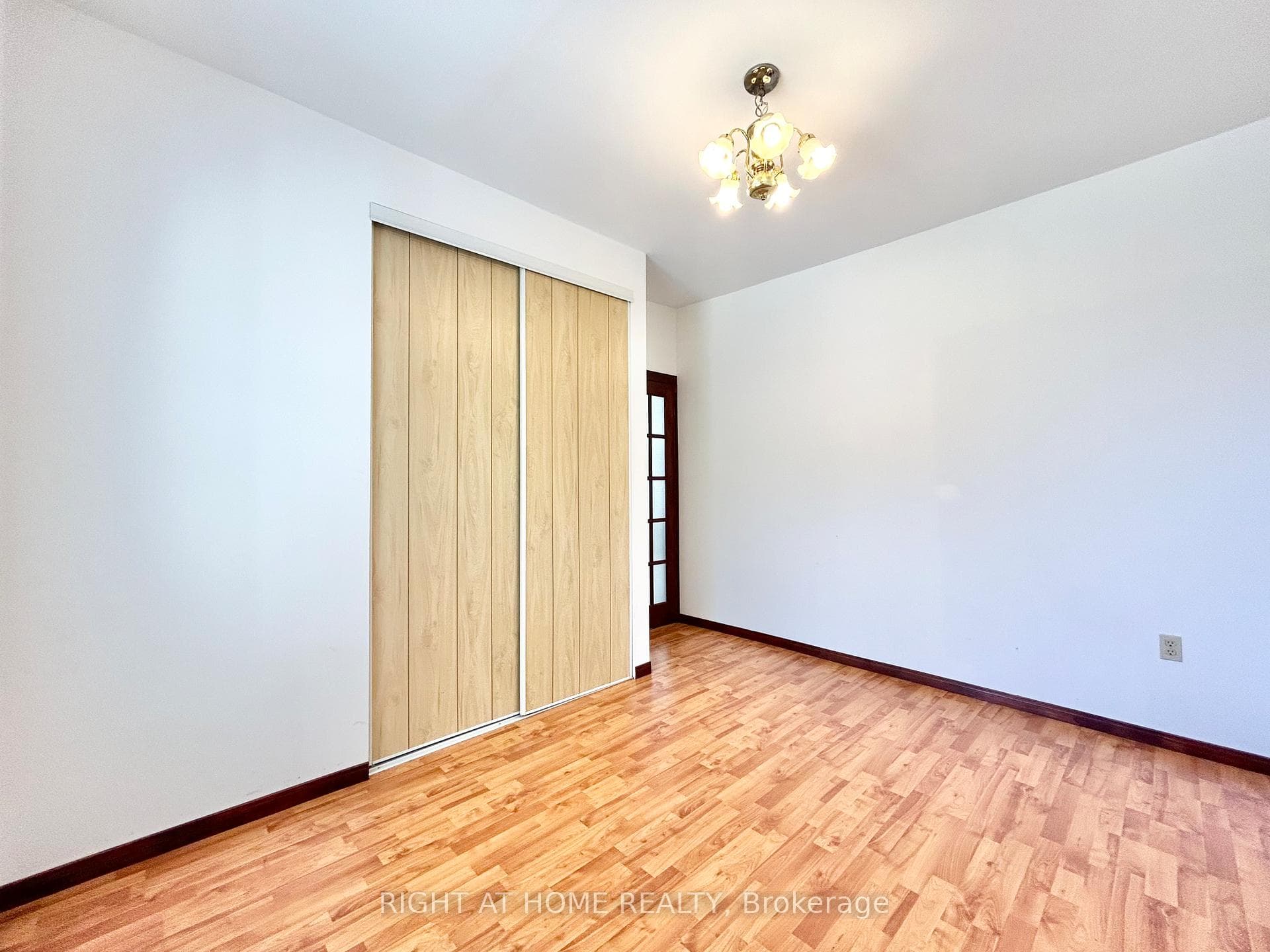 9 Oak Avenue photo 11