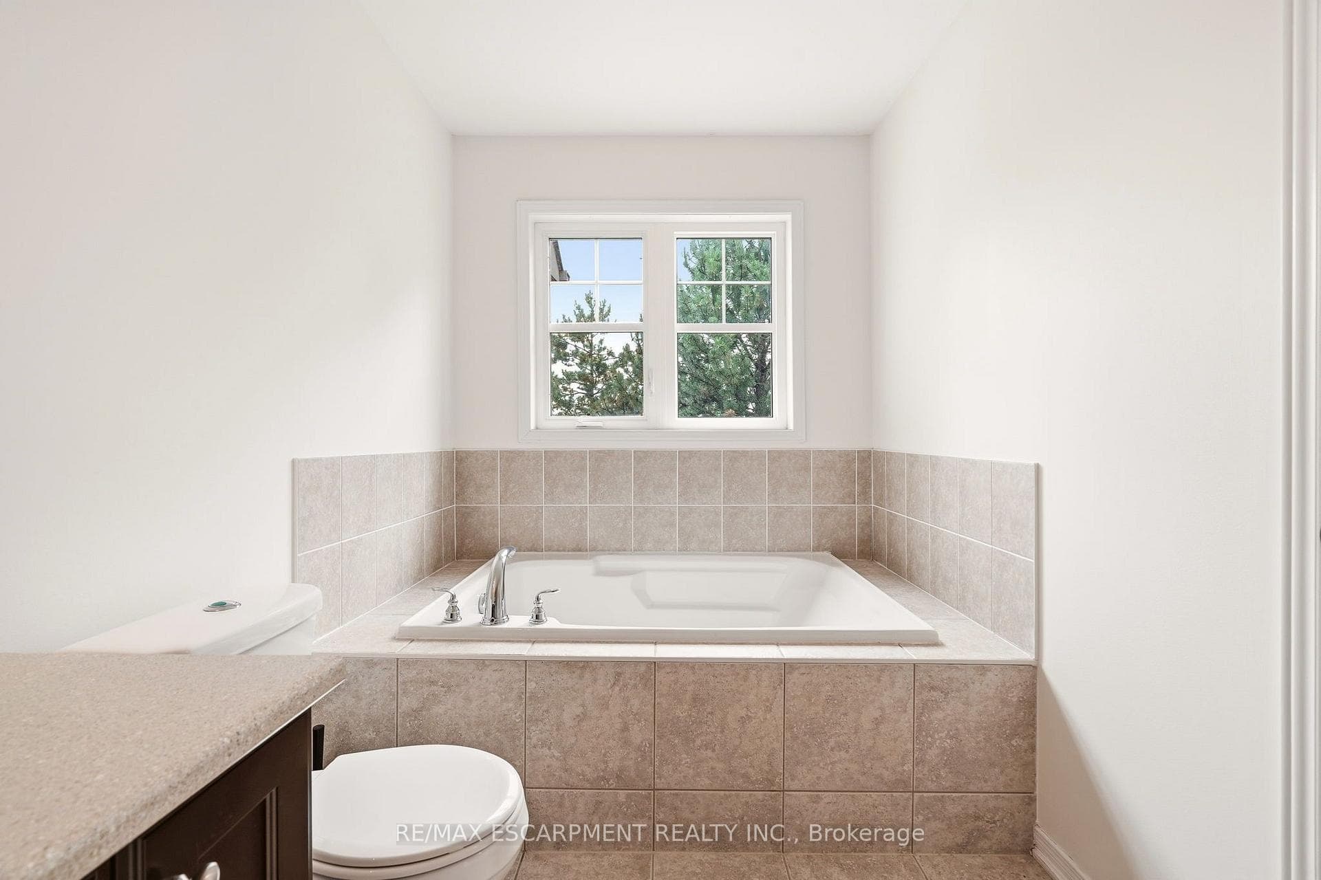 215 Nisbet Boulevard photo 34