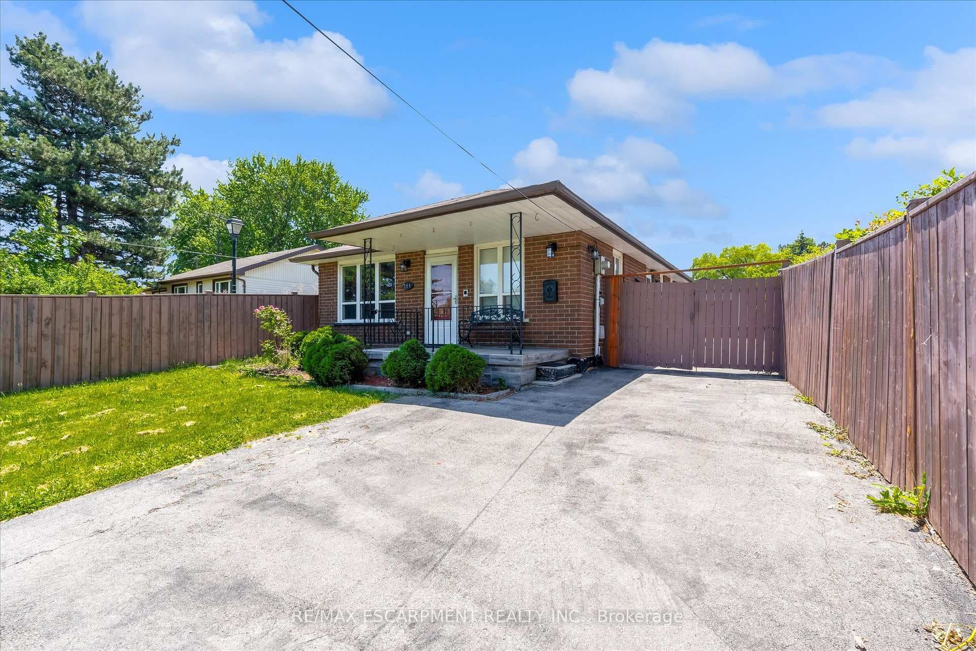261 LIMERIDGE Road photo 1