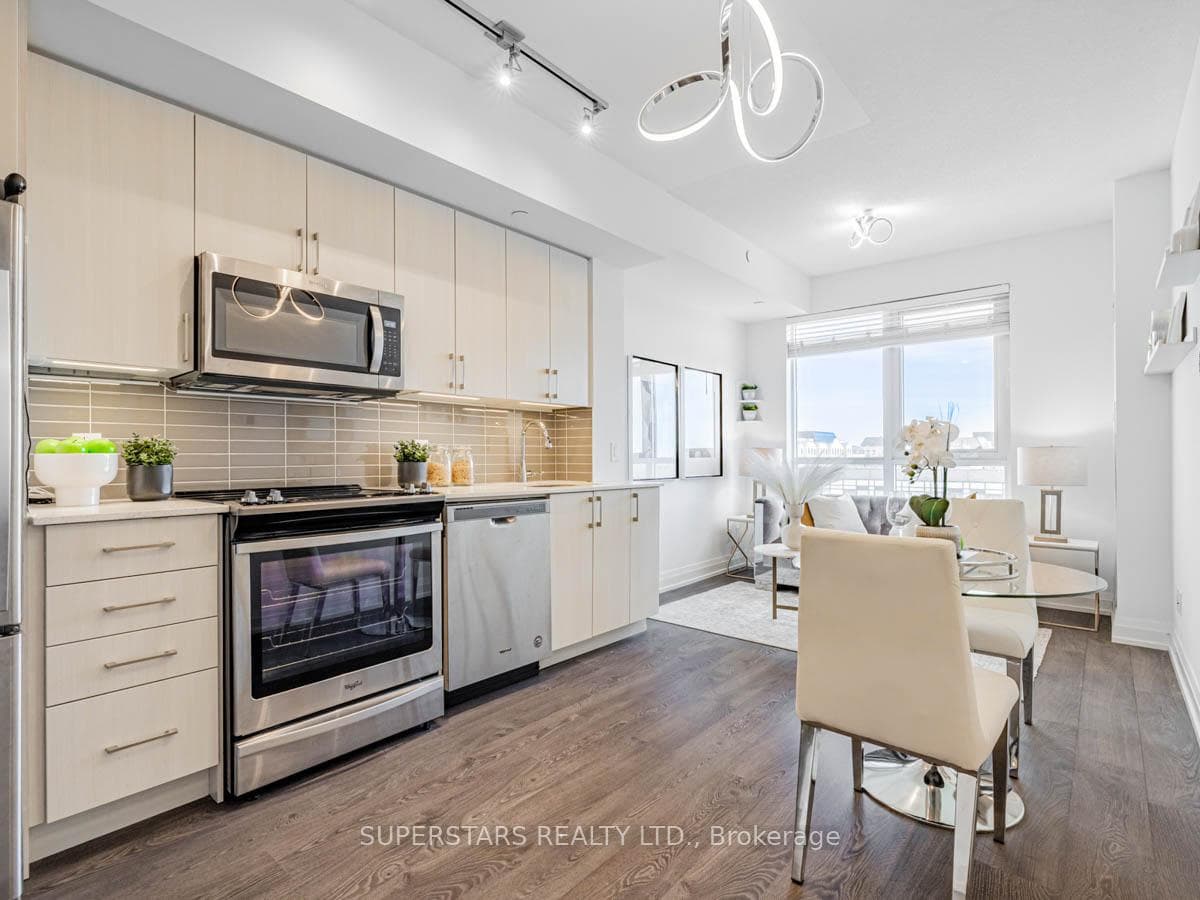 591 sheppard Avenue Unit 927 photo 4