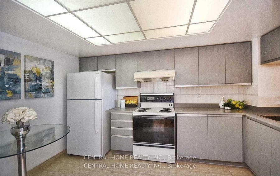 7825 Bayview Avenue Unit 502 photo 8