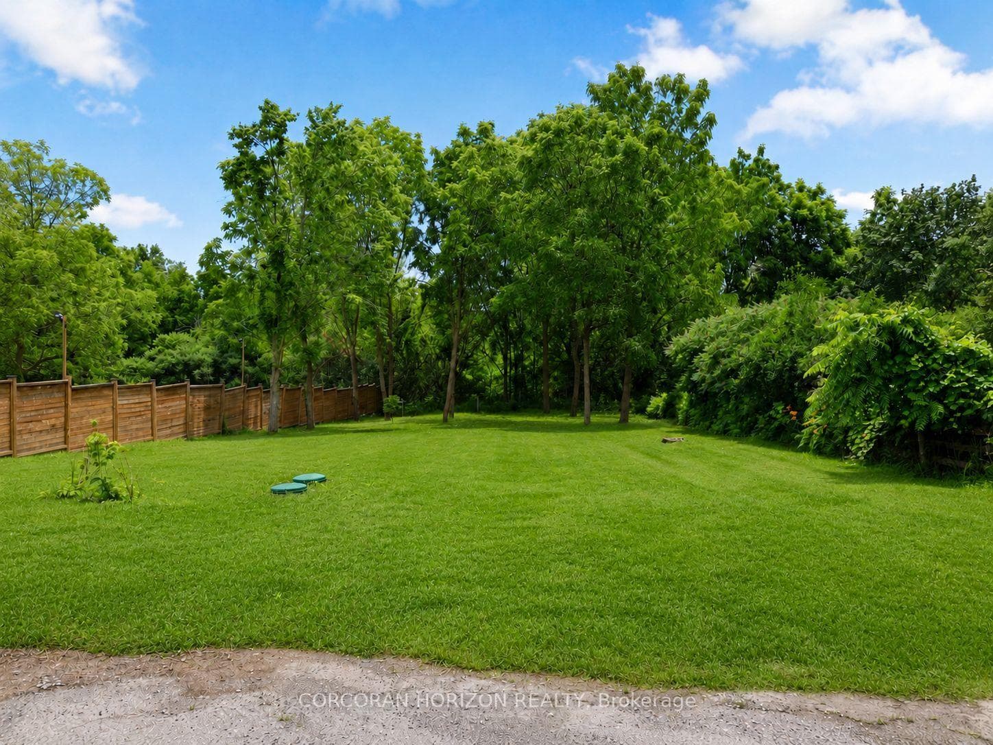 20407 Leslie Street photo 27