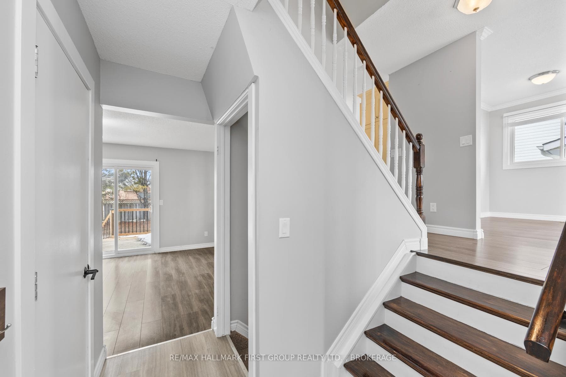 806 Cataraqui Woods Drive photo 4