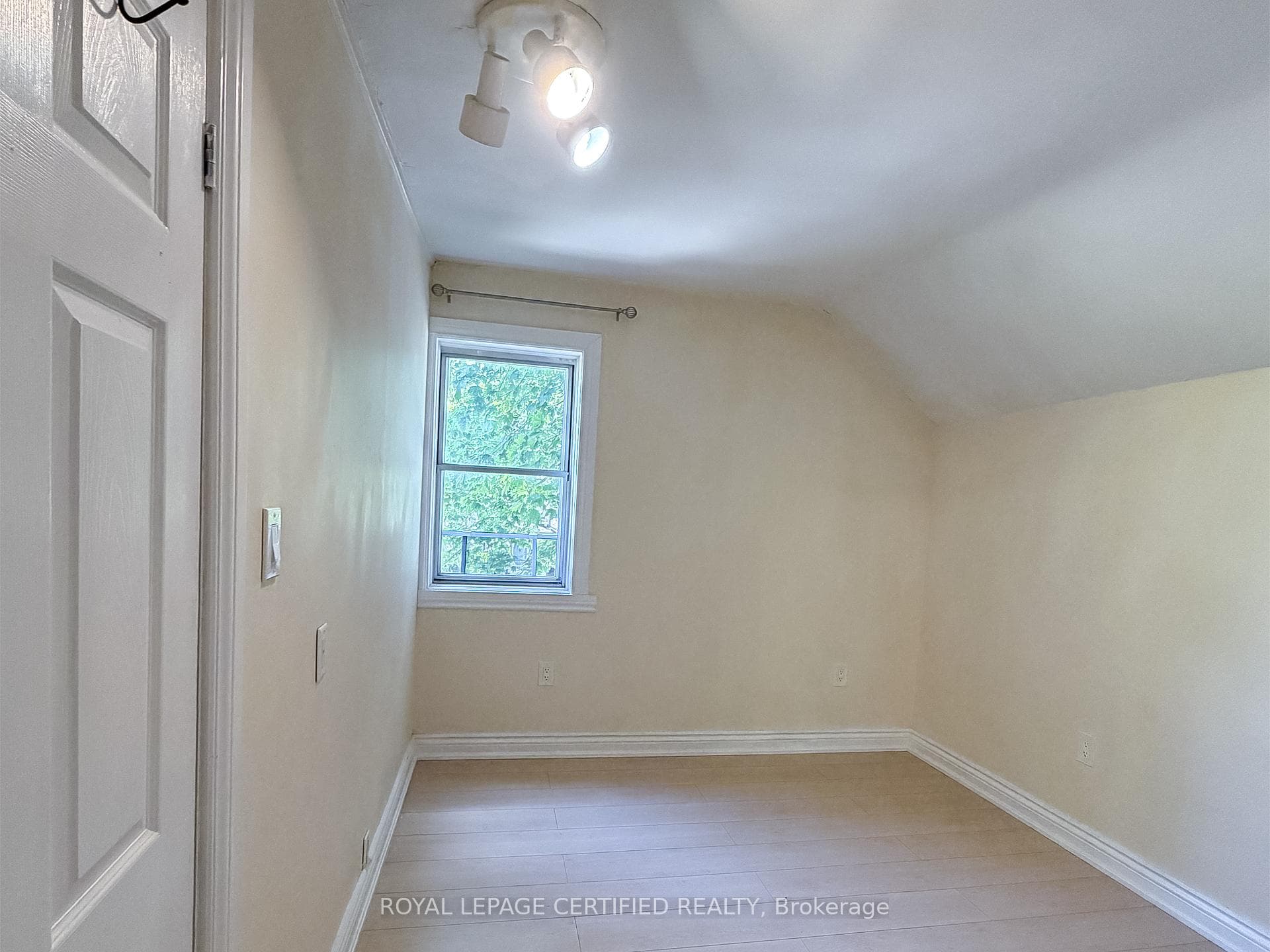 148 Belgravia Avenue Unit Upper photo 16