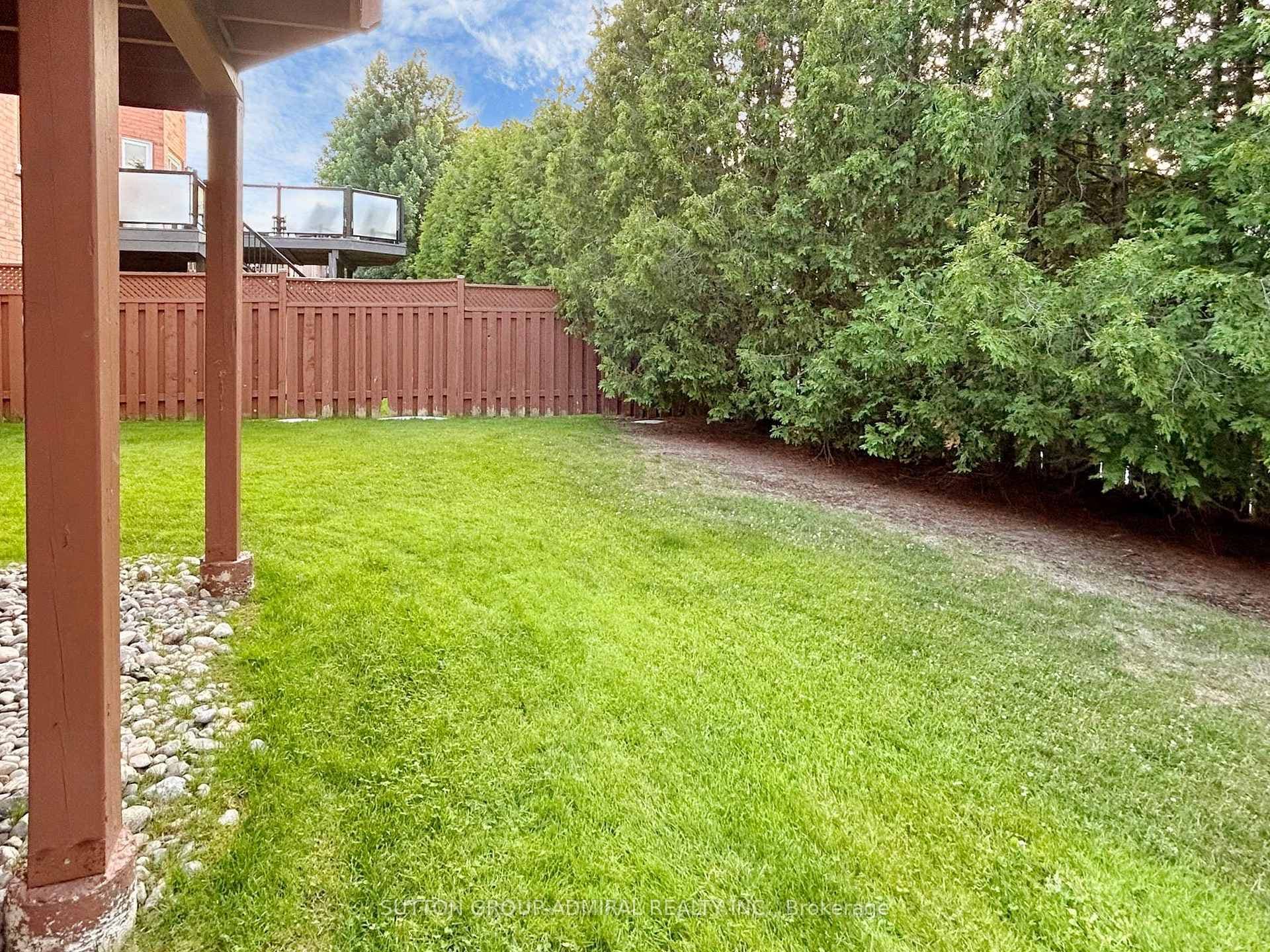 493 Highcliffe Drive photo 35