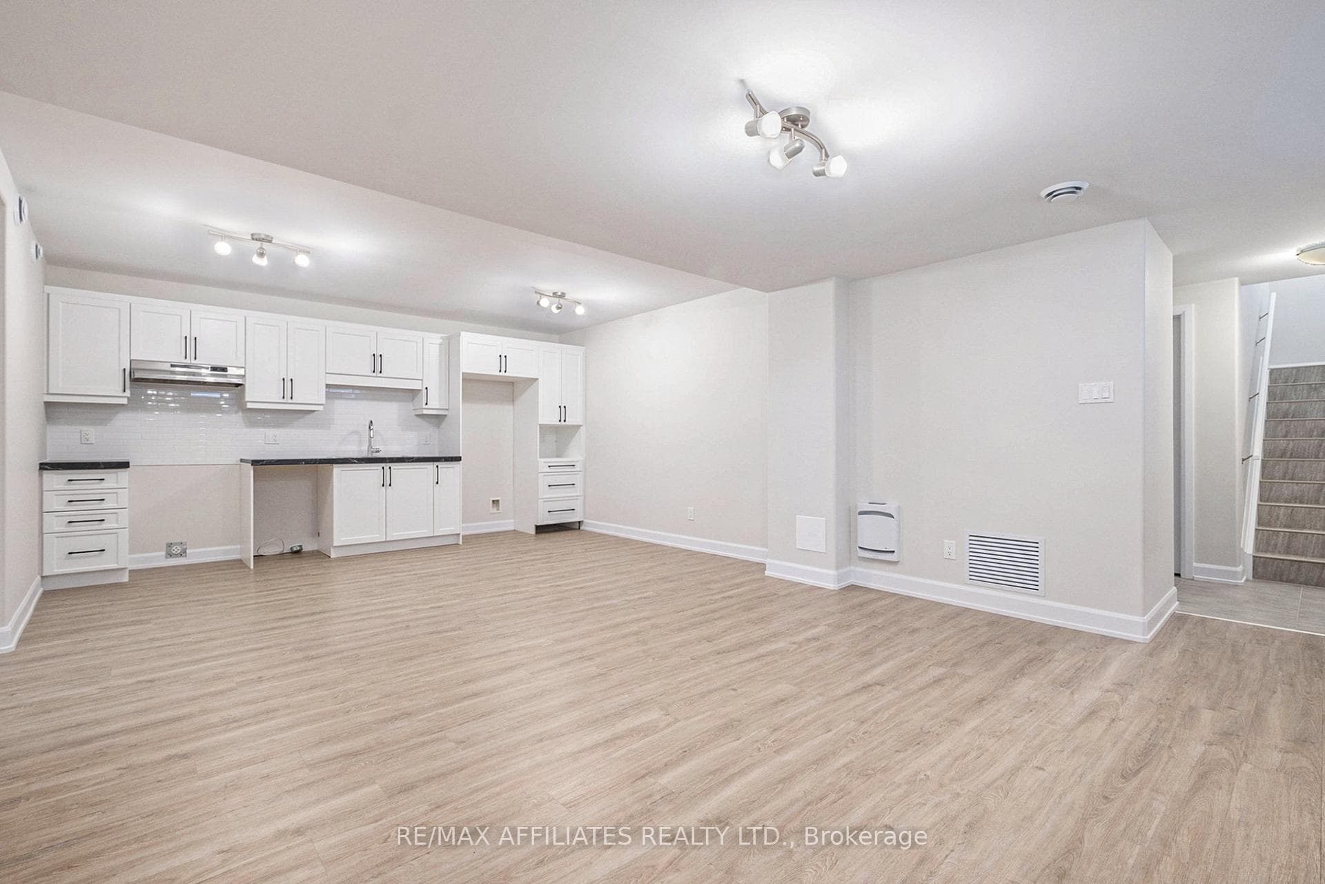 1223 Montblanc Crescent photo 12