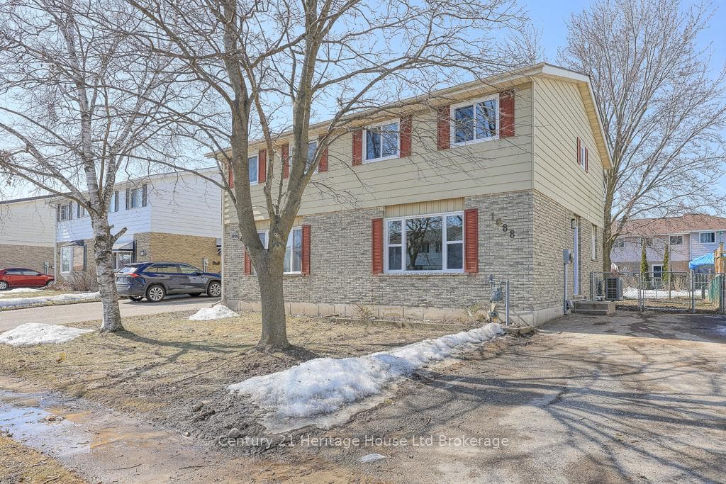 1088 Canfield Crescent photo 1