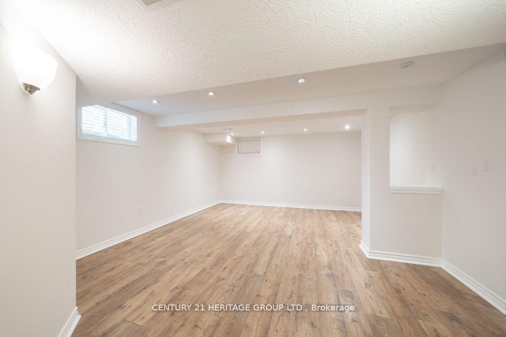 18 Empire Drive photo 34