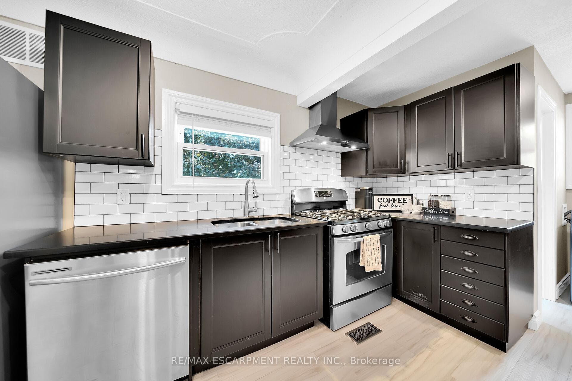 350 Pottruff Road photo 11