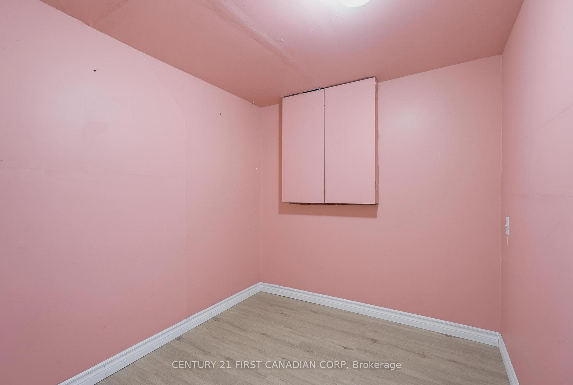 761 BLACKSMITH Street photo 34