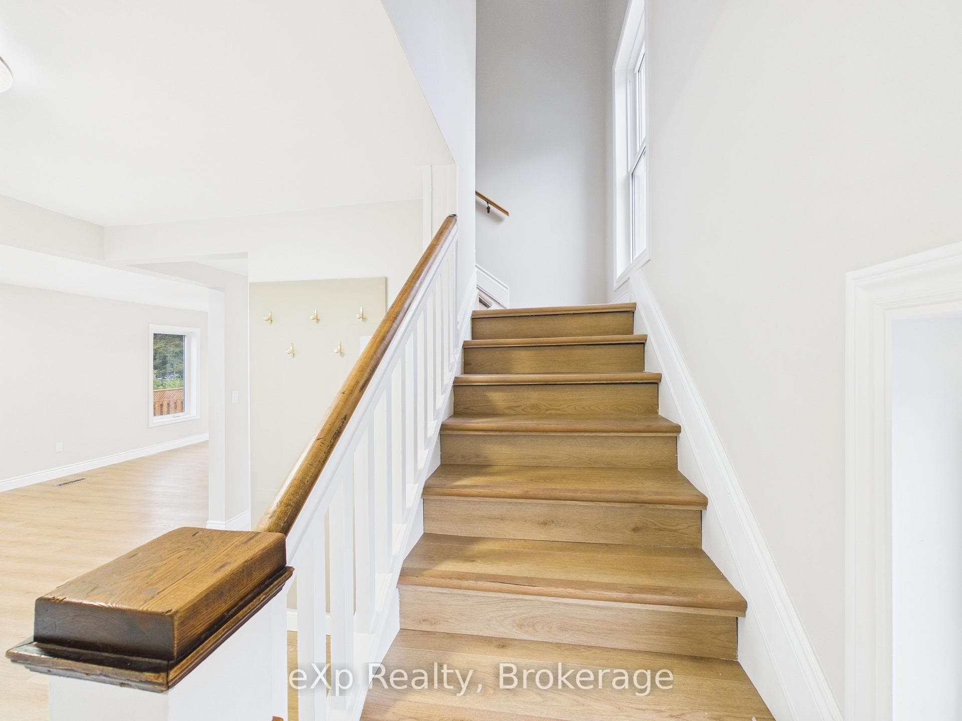 276 Foster Avenue photo 16