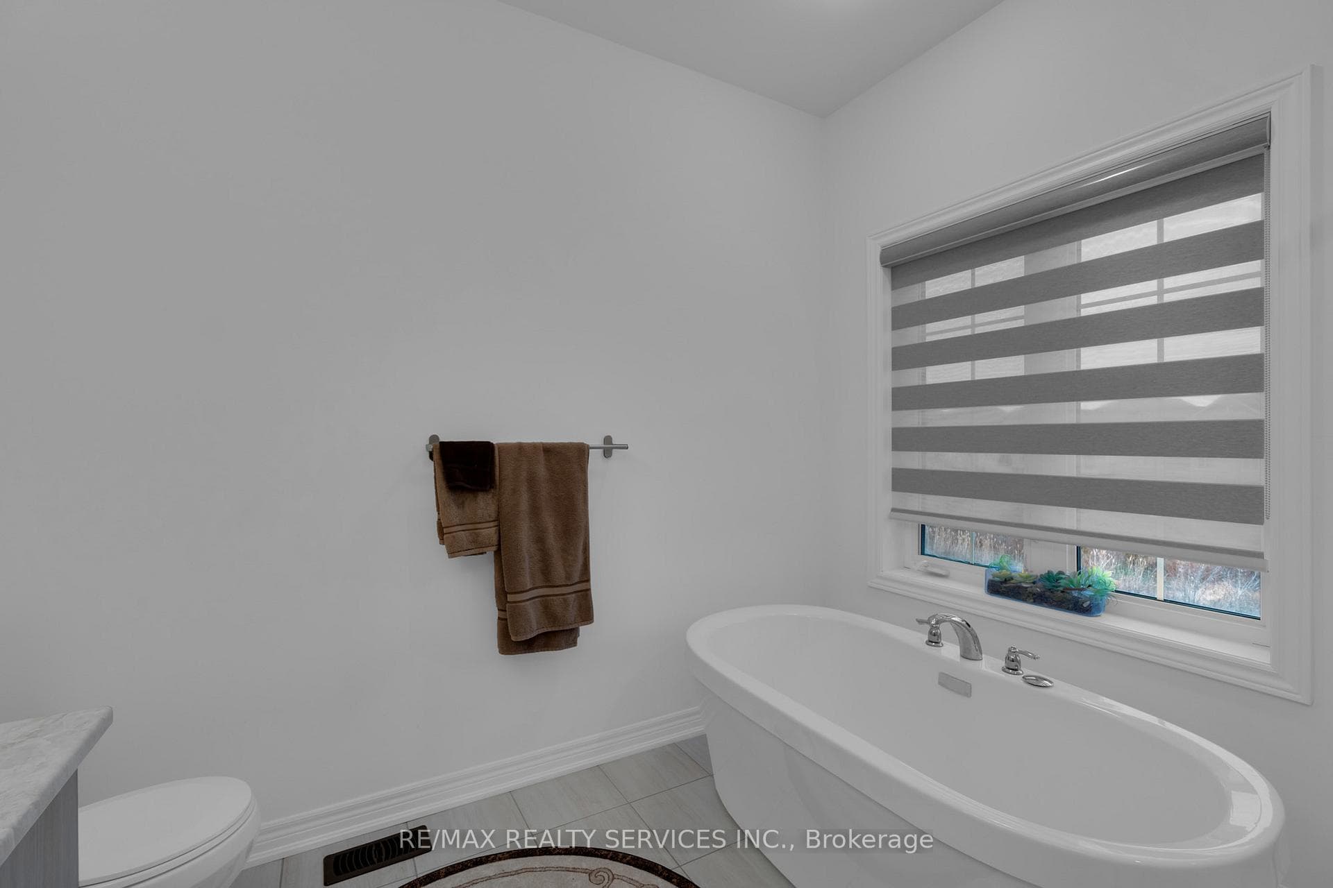 59 Hawtrey Road photo 18