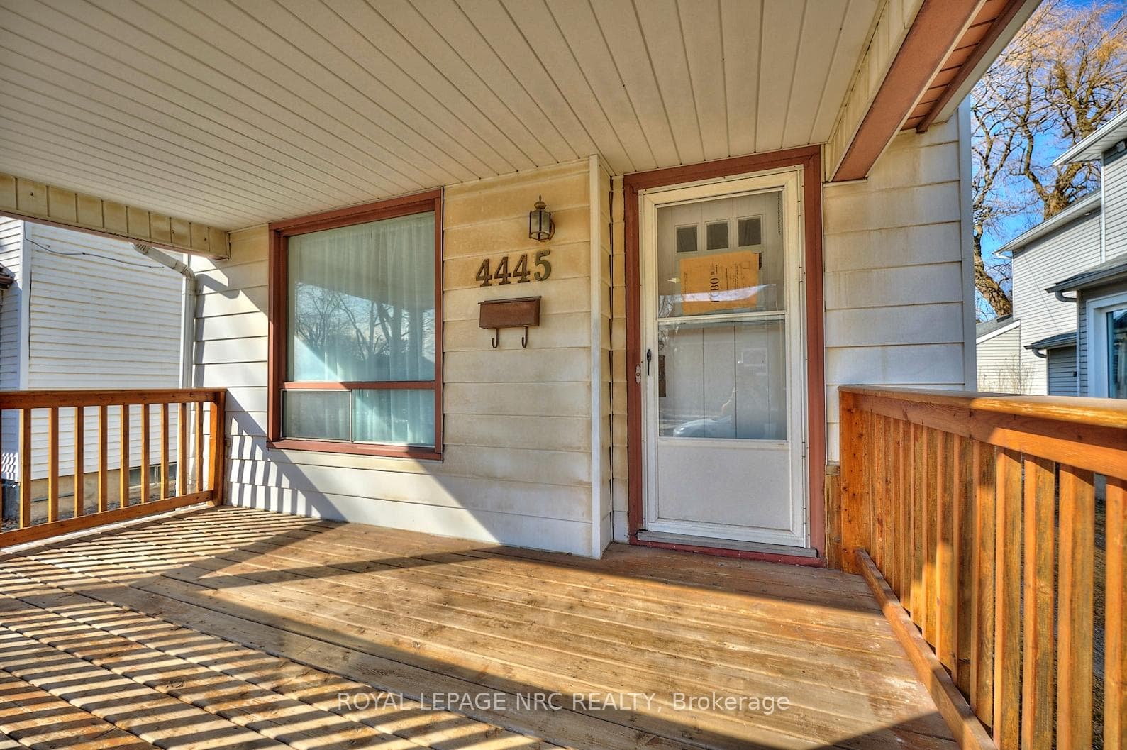 4445 Simcoe Street photo 3