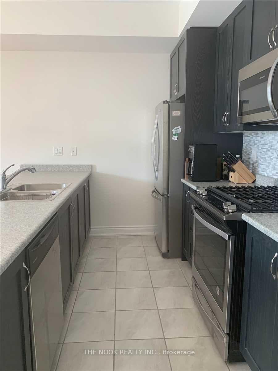 1716 Grenwich Glen Unit 71 photo 5