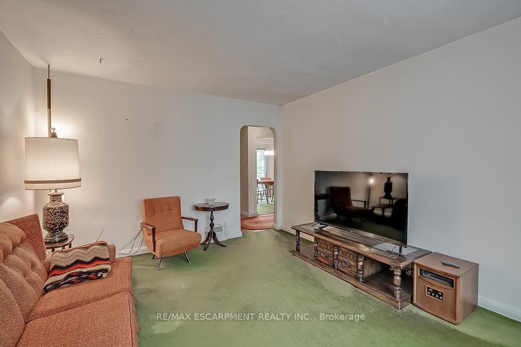 531 Lorne Street photo 7