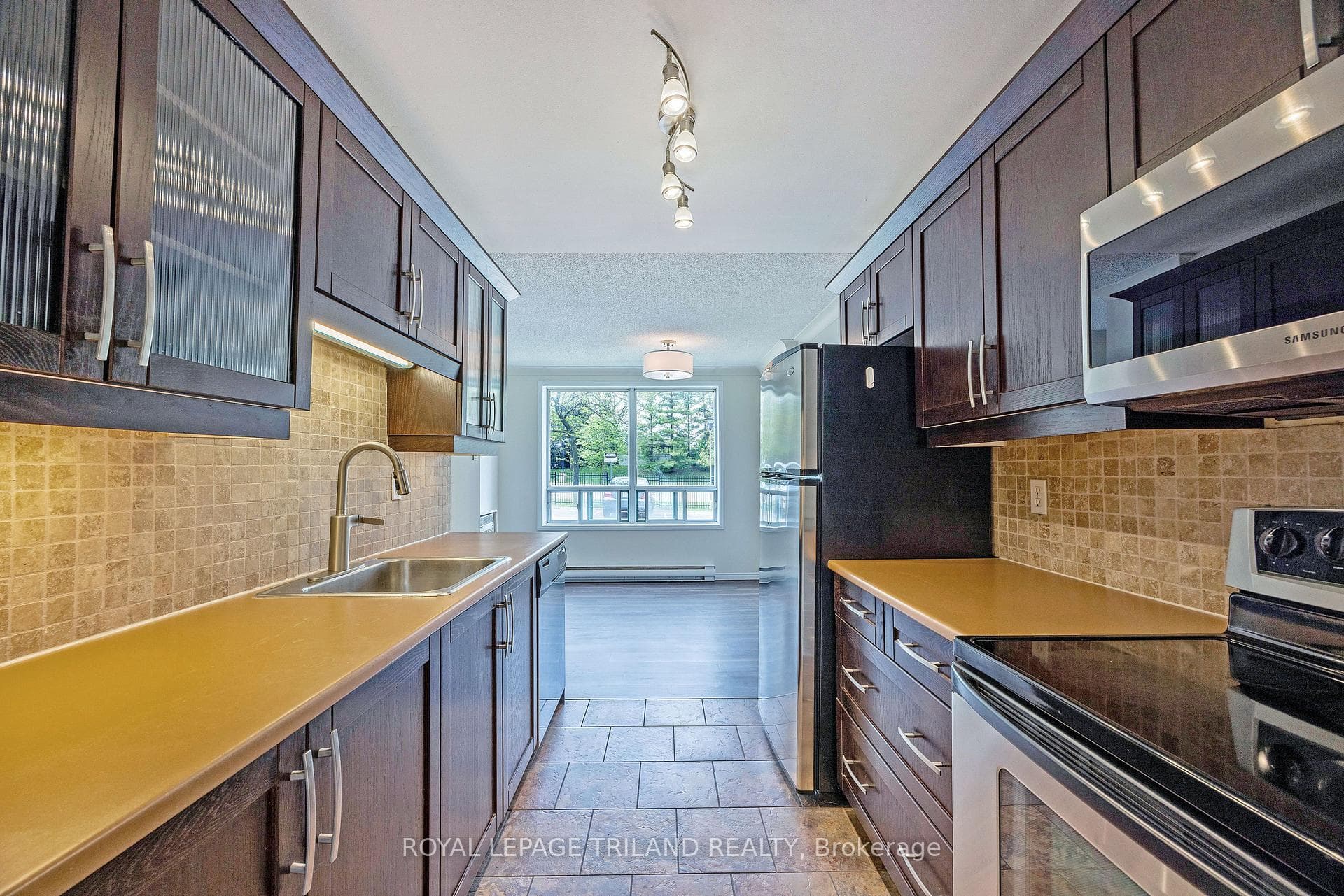 333 COMMISSIONERS Road Unit 105 photo 15