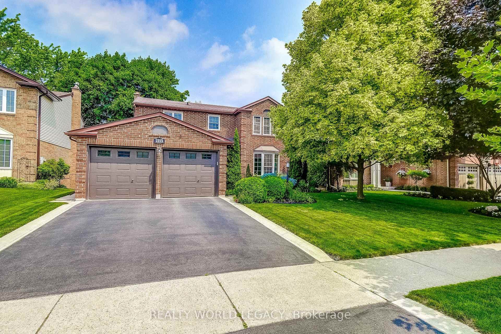 2113 Fallingbrook Court photo 2