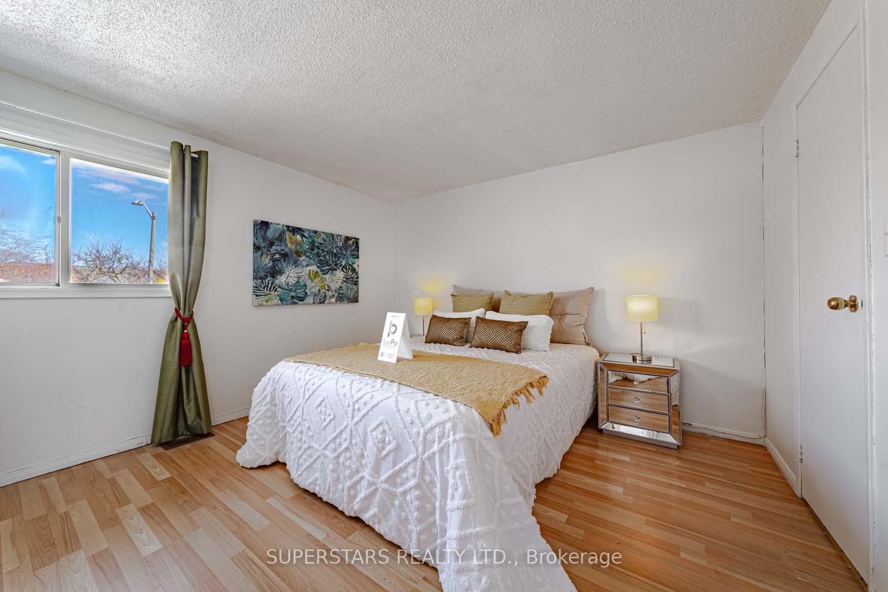 135 Appleby Crescent photo 17
