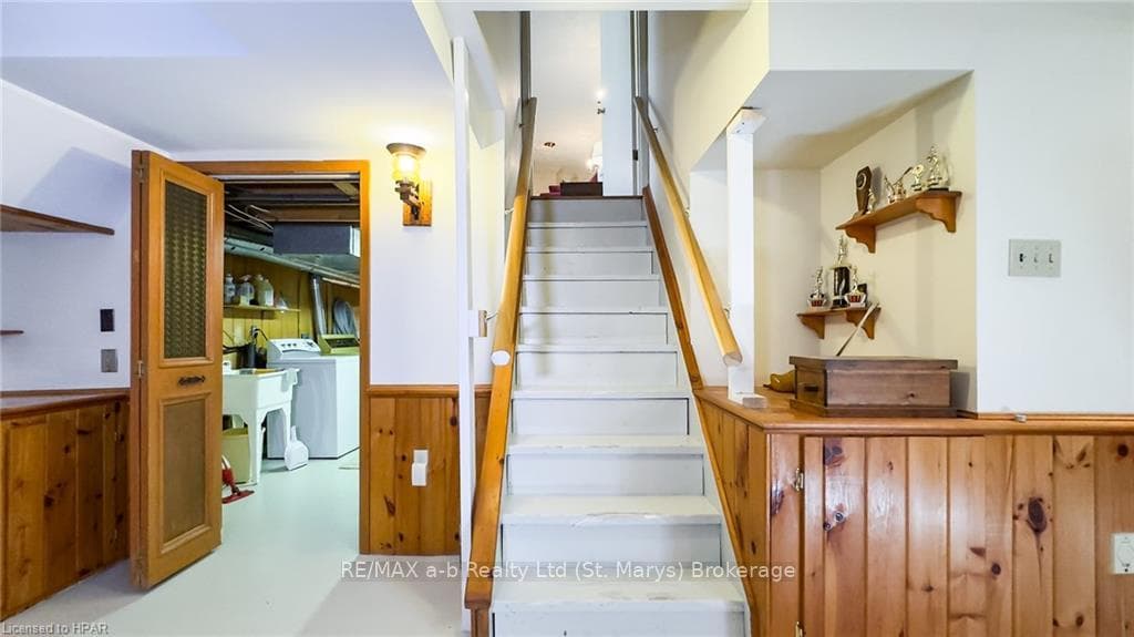 3 SPARLING Crescent photo 38