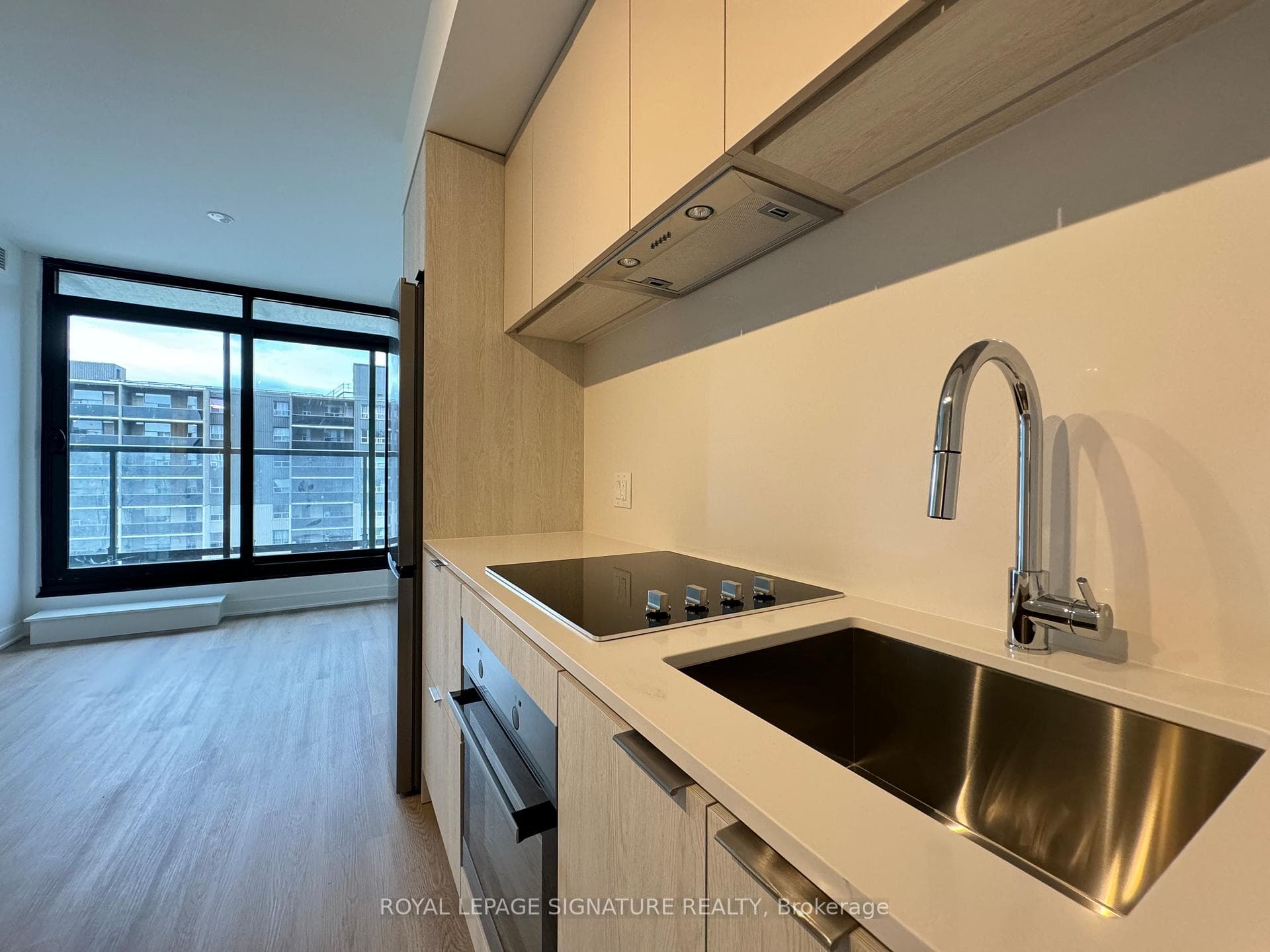 86 Dundas Street Unit 807 photo 9