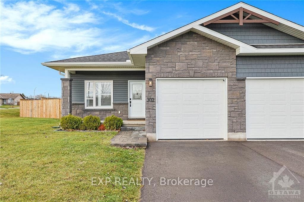 302 FORESTVIEW Crescent photo 1