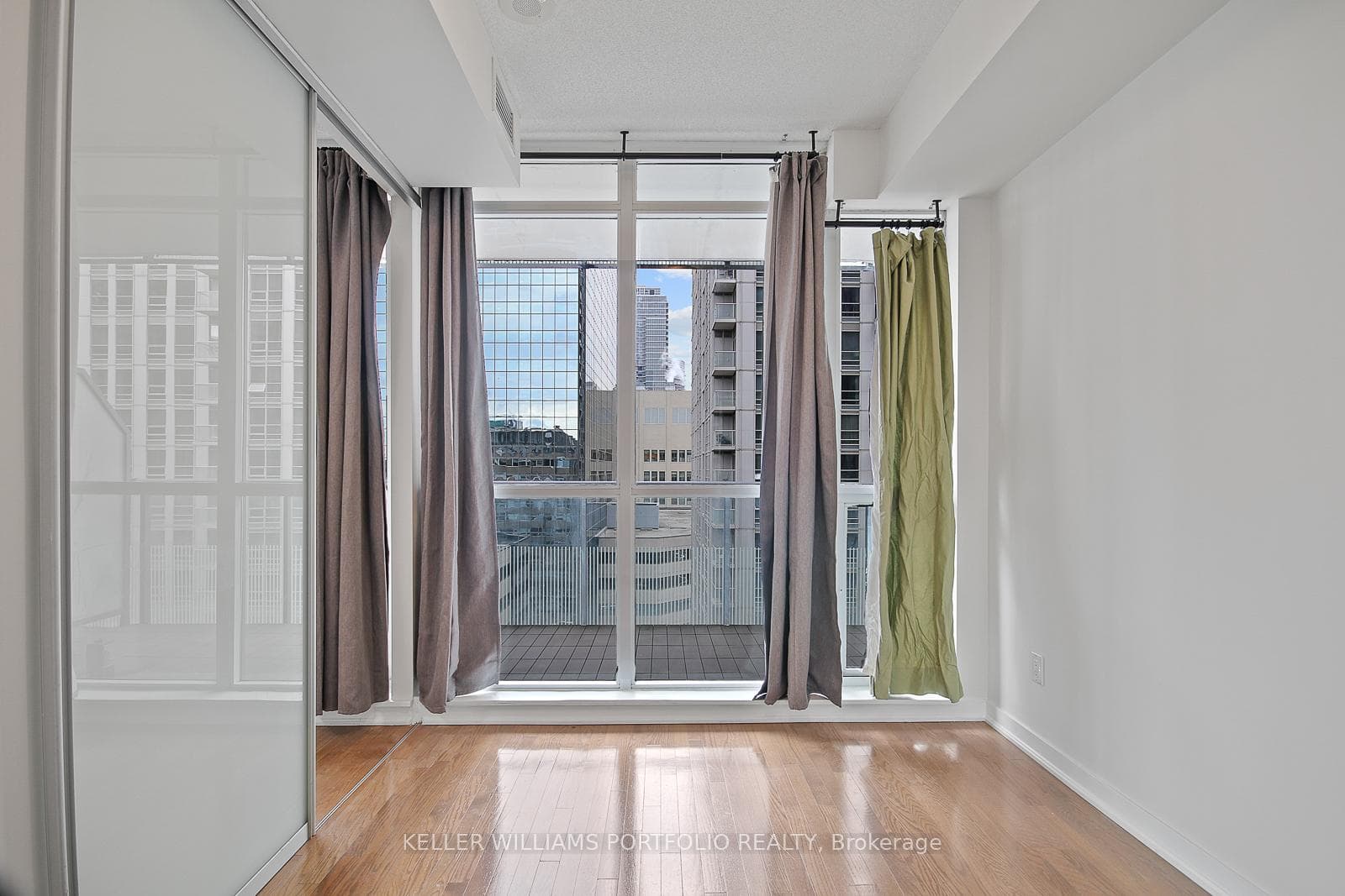 770 Bay Street Unit 1104 photo 16