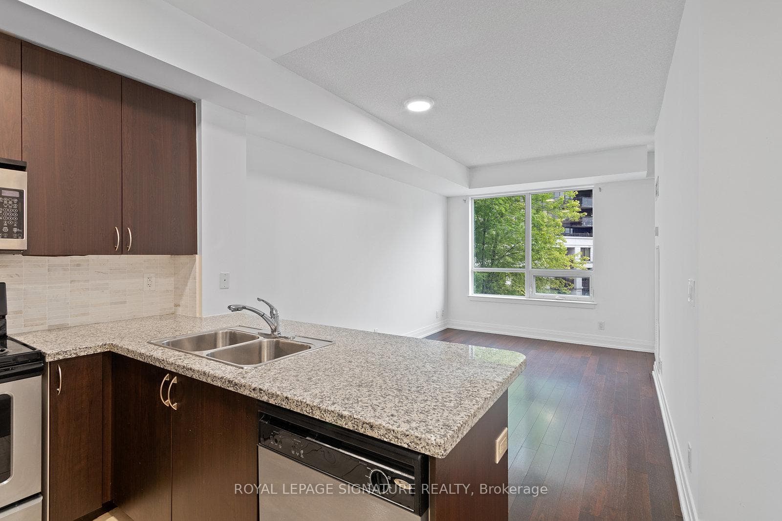 1060 Sheppard Avenue Unit 303 photo 8