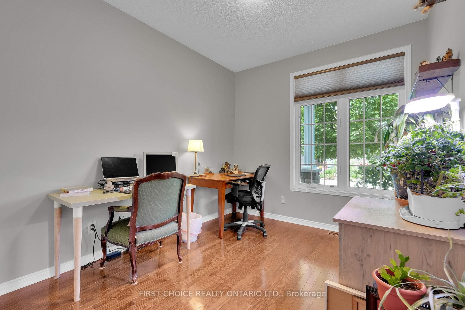 Bright 2nd bedroom or terrific home office