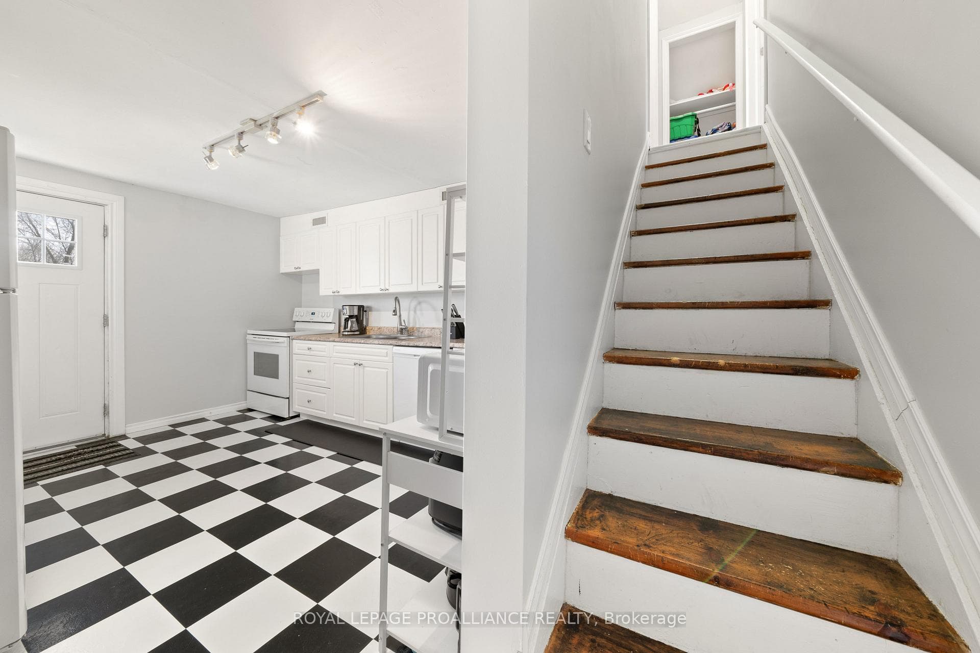 70 EDWARD Street photo 18